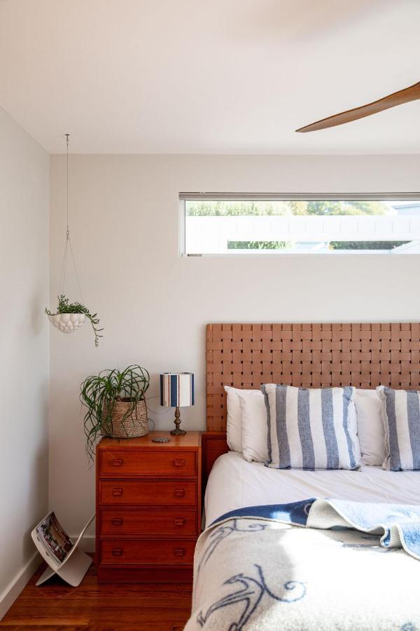 Driftwood Rest Sleeps 4 Holiday home Binalong Bay